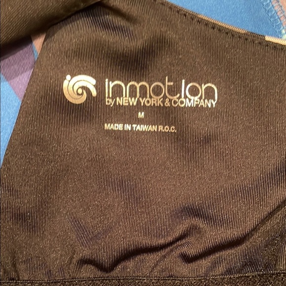 IN MOTION Blue and Black Patterned Women's Athletic tops Sz M - Picture 6 of 6